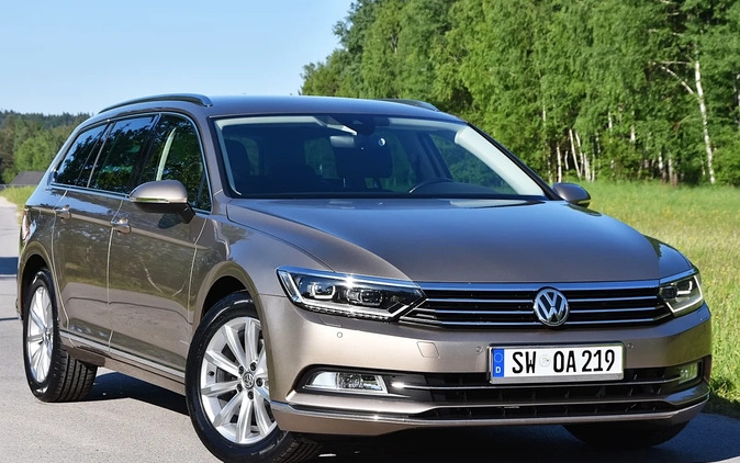 Volkswagen Passat cena 65700 przebieg: 227000, rok produkcji 2016 z Chełmża małe 781